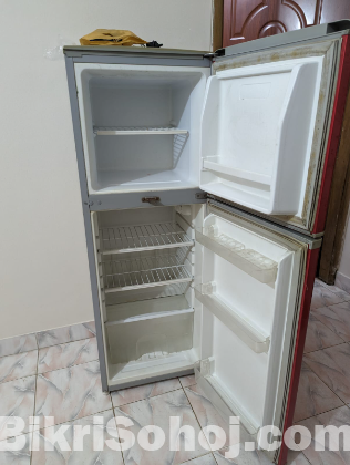 Refrigerator & Fridge:  ECO+ BCD-134